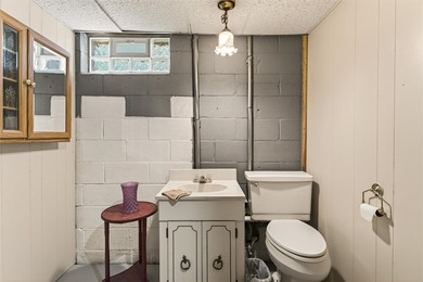 Beautifully maintained 3-bedroom, 1.5-bath ranch ready for its - photo 49