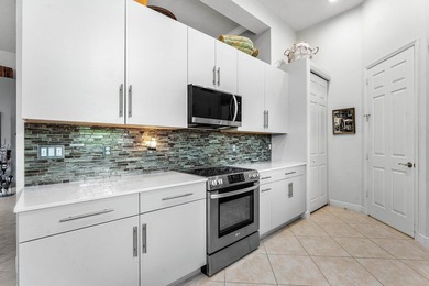 Welcome to this bright and beautifully maintained single-story - photo 13