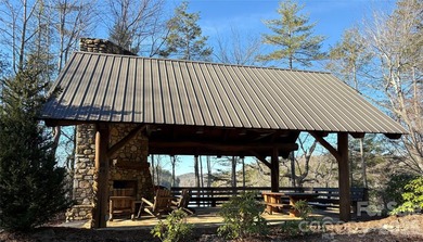 Discover the perfect setting for your mountain and lake retreat - photo 16