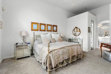 Welcome to this bright and beautifully maintained single-story - photo 16