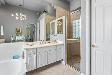 Welcome to this bright and beautifully maintained single-story - photo 18