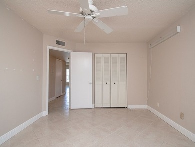 Beautiful 2BR/2BA first-floor condo in Vista Royale! This model - photo 20