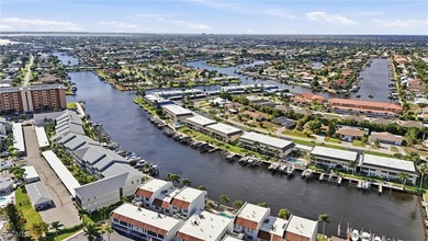 Beautifully remodeled 2-bedroom + den, 1,360 sq ft waterfront - photo 31