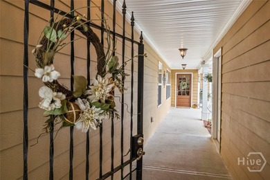 Recently enhanced with a beautifully updated owner's suite - photo 4