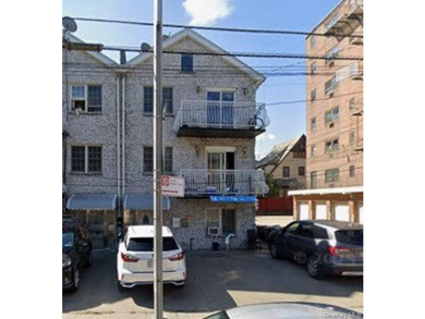 Three-family residential property located in the heart of - photo 1