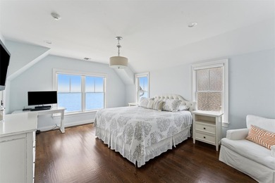 Experience the perfect blend of comfort, luxury, and waterfront - photo 13