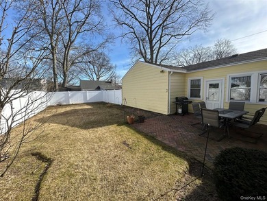 Beautifully maintained custom built expanded ranch with 2 car - photo 5