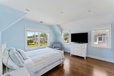 Experience the perfect blend of comfort, luxury, and waterfront - photo 16