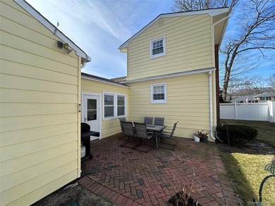 Beautifully maintained custom built expanded ranch with 2 car - photo 6