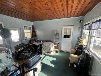 Beautifully maintained custom built expanded ranch with 2 car - photo 10