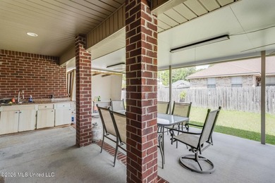 Welcome to 18028 Canal Landing Drive in Canal Crossing! This - photo 22