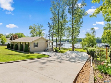 Beautifully updated home on Elk River! 3BR/2BA 1320sf house with - photo 23