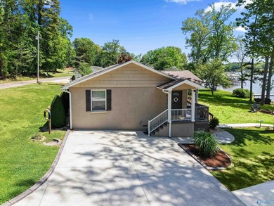 Beautifully updated home on Elk River! 3BR/2BA 1320sf house with - photo 25