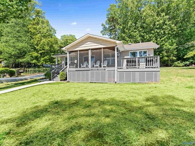 Beautifully updated home on Elk River! 3BR/2BA 1320sf house with - photo 27
