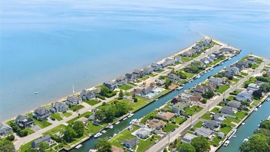Experience the perfect blend of comfort, luxury, and waterfront - photo 32