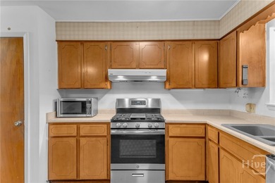 Age is just a number! Well-maintained and move-in ready, this - photo 6