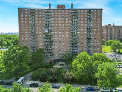 Step into this beautiful one-bedroom in a high rise building - photo 23