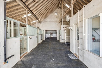 Private Equestrian Retreat in Butterfield Junction on 10 Acres - photo 35
