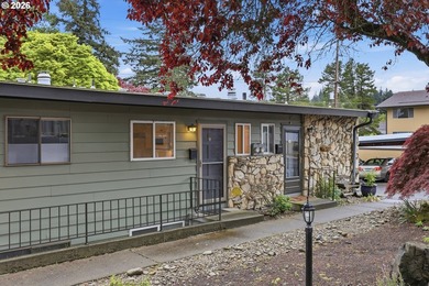 Historic Milwaukie Condo property sit on the Willamette River - photo 2