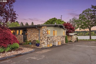 Historic Milwaukie Condo property sit on the Willamette River - photo 3
