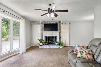 Spacious and versatile 4 bdr, 2.5 bath brick home situated on - photo 11