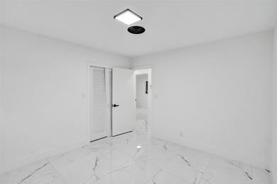 This single family home in Plantation Isles offers a practical - photo 17