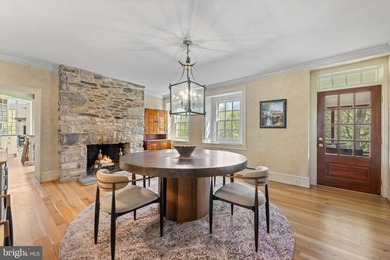Poised at the end of a picturesque, tree-lined lane, 1660 Hidden - photo 18