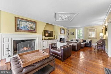 Poised at the end of a picturesque, tree-lined lane, 1660 Hidden - photo 21