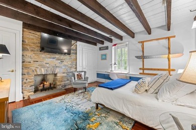 Poised at the end of a picturesque, tree-lined lane, 1660 Hidden - photo 30