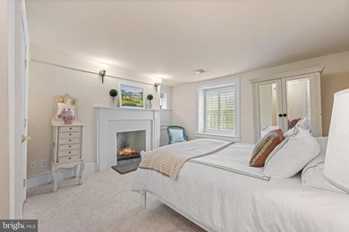 Poised at the end of a picturesque, tree-lined lane, 1660 Hidden - photo 31