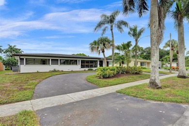 This single family home in Plantation Isles offers a practical - photo 33