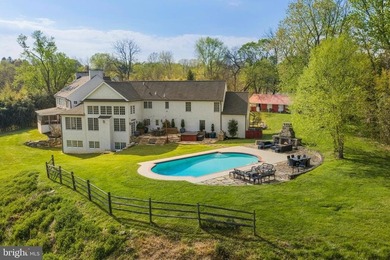 Poised at the end of a picturesque, tree-lined lane, 1660 Hidden - photo 38