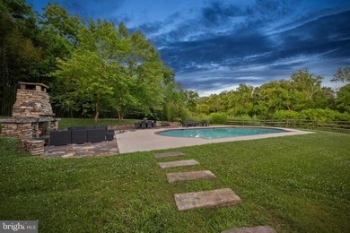 Poised at the end of a picturesque, tree-lined lane, 1660 Hidden - photo 47