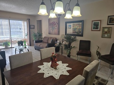 VILLA ON QUIET STREET, CONVERTIBLE FLOOR PLAN, WITH 2nd BEDROOM - photo 6