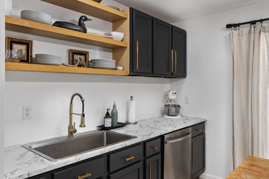 Two addresses sold as one! Live, hunt, work, and play on this