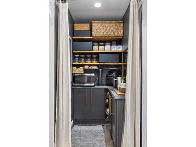 Two addresses sold as one! Live, hunt, work, and play on this