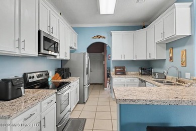 Beautiful home in the desirable Riverwalk Subdivision featuring - photo 11