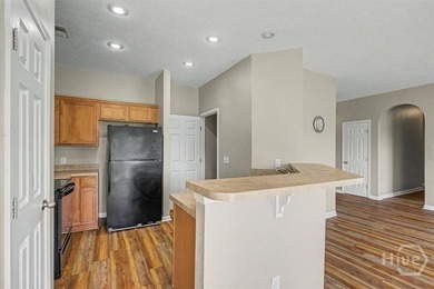 Charming 3 bed, 2 bathroom home in Live Oak Subdivision - photo 8