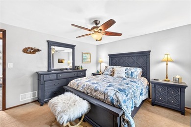 Welcome to this well-maintained 3-bedroom multi-level home - photo 25