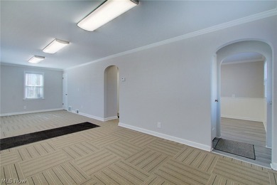 Newly renovated single family Brick bungalow home with 2 cars - photo 11