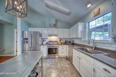 ONE LEVEL LIVING. Welcome to this beautifully maintained home - photo 12