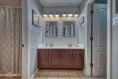ONE LEVEL LIVING. Welcome to this beautifully maintained home - photo 14