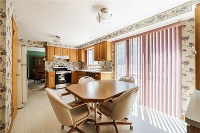 Welcome to this beautifully maintained 3-bedroom, 1.5-bath - photo 11