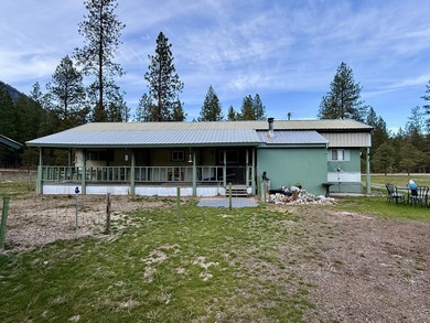 Located just minutes from the Canadian border in Laurier, this - photo 12