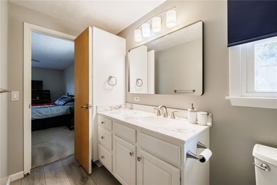 Welcome to this beautifully maintained 3-bedroom, 1.5-bath - photo 19