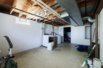 Welcome to this beautifully maintained 3-bedroom, 1.5-bath - photo 23