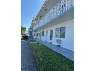 Lake Condo For Sale in Miami Gardens, Florida