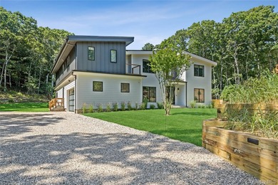 Set in the privacy of Hither Woods, this six bedroom, four and a - photo 2