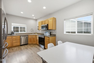Welcome to this beautifully maintained, turn-key home ideally - photo 22