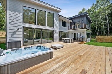 Set in the privacy of Hither Woods, this six bedroom, four and a - photo 4
